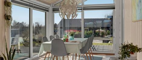 تناول الطعام