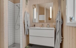 Shower - 3 bedroom amazing home in Haarby (Haarby)