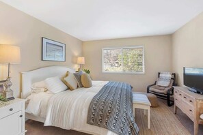 3 habitaciones, tabla de planchar con plancha, wifi y ropa de cama 