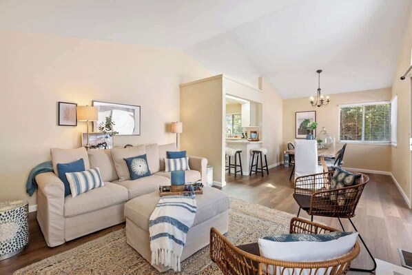 Fernseher, Kamin, Arbeitsbereiche