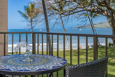 Awesome Oceanfront Condo, Great Views, Steps to the Beach, KR#207