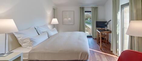 1 bedroom, travel cot, WiFi, bed sheets