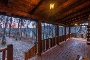 Terrace/patio - Snuggle Inn - Cozy Couple's Cabin in Hocking Hills (Logan)