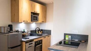 Réfrigérateur, micro-ondes, four, lave-vaisselle