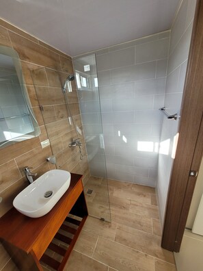 Handtücher, Seife, Shampoo, Toilettenpapier