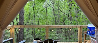 G-6 Glamp in Bohamia - 268 acre forest retreat