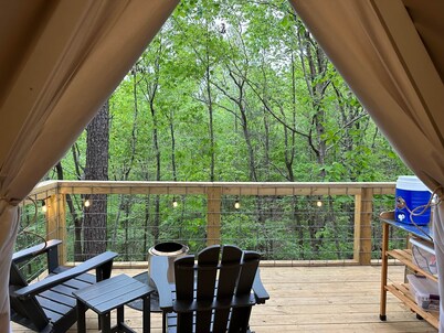 G-6 Glamp in Bohamia - 268 acre forest retreat