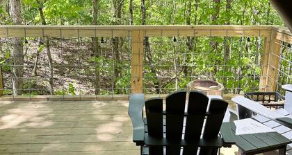 G-4 Glamp in Bohamia - 268 acre forest retreat