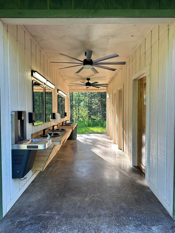 Wasserkocher mit Kaffee-/Teezubehör