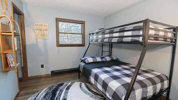 3 bedrooms, iron/ironing board
