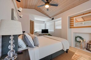 3 Schlafzimmer, Schreibtisch, Bügeleisen/Bügelbrett, Reisekinderbett