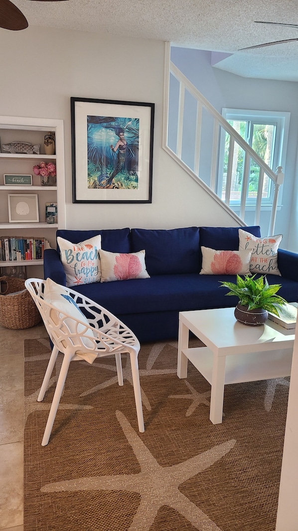 Smart TV, futbolito, mesa de ping pong, libros