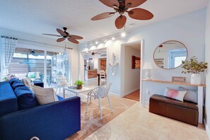 Smart-TV, Tischfußball, Tischtennisplatte, Bücher