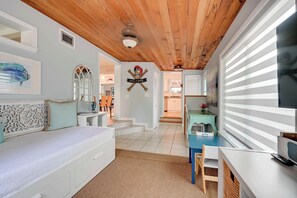 3 bedrooms, desk, iron/ironing board, travel cot