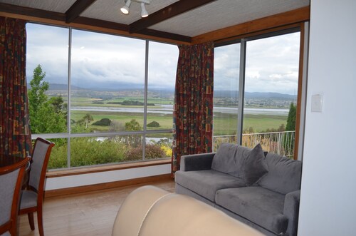 633WT - Riverview House