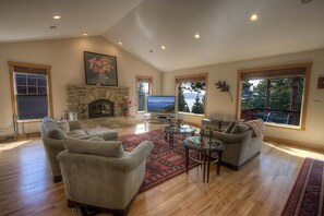 Casa, 4 habitaciones | Área de sala de estar