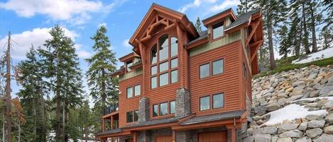 House, 5 Bedrooms | Exterior