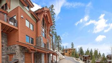 House, 5 Bedrooms | Exterior