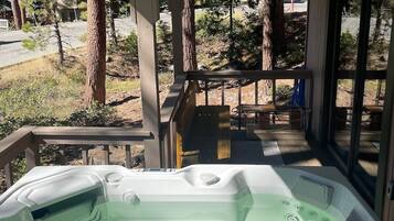 Rumah, 4 kamar tidur | Bathtub spa outdoor