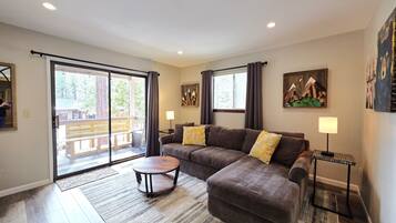 House, 4 Bedrooms | Living area