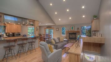 House, 4 Bedrooms | Ruang tamu