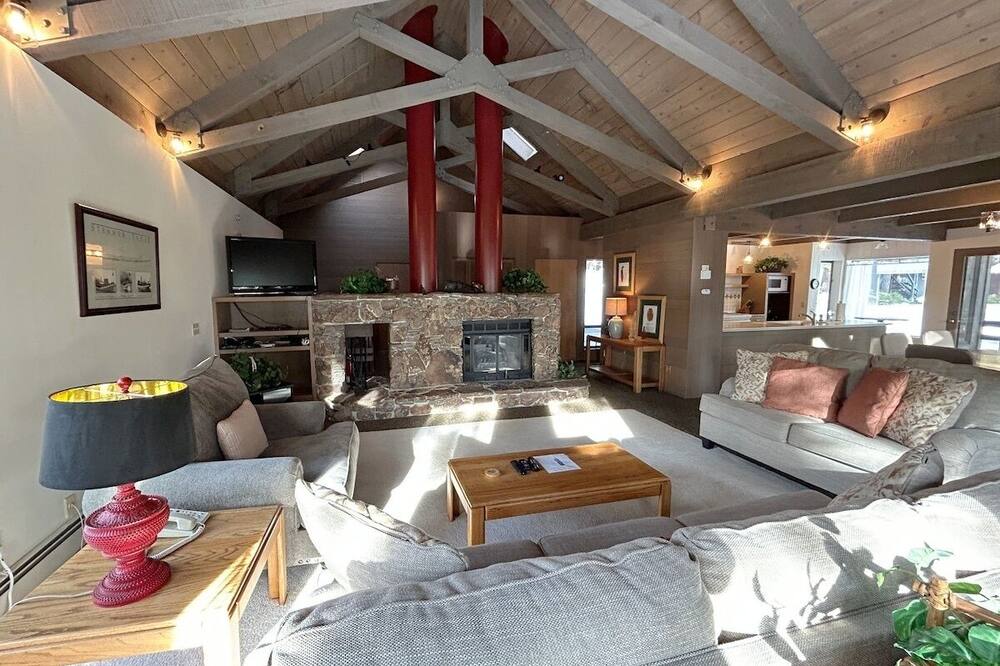 Tumbleweed Pines 3 Bedroom Home by RedAwning - Carnelian Bay, CA