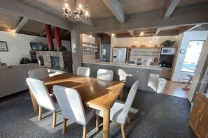 Casa, 3 habitaciones | Restaurantes
