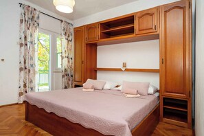 2 bedrooms, free WiFi - Holiday apartment with air conditioning (Starigrad-Paklenica)