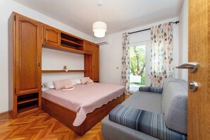 2 bedrooms, free WiFi - Holiday apartment with air conditioning (Starigrad-Paklenica)