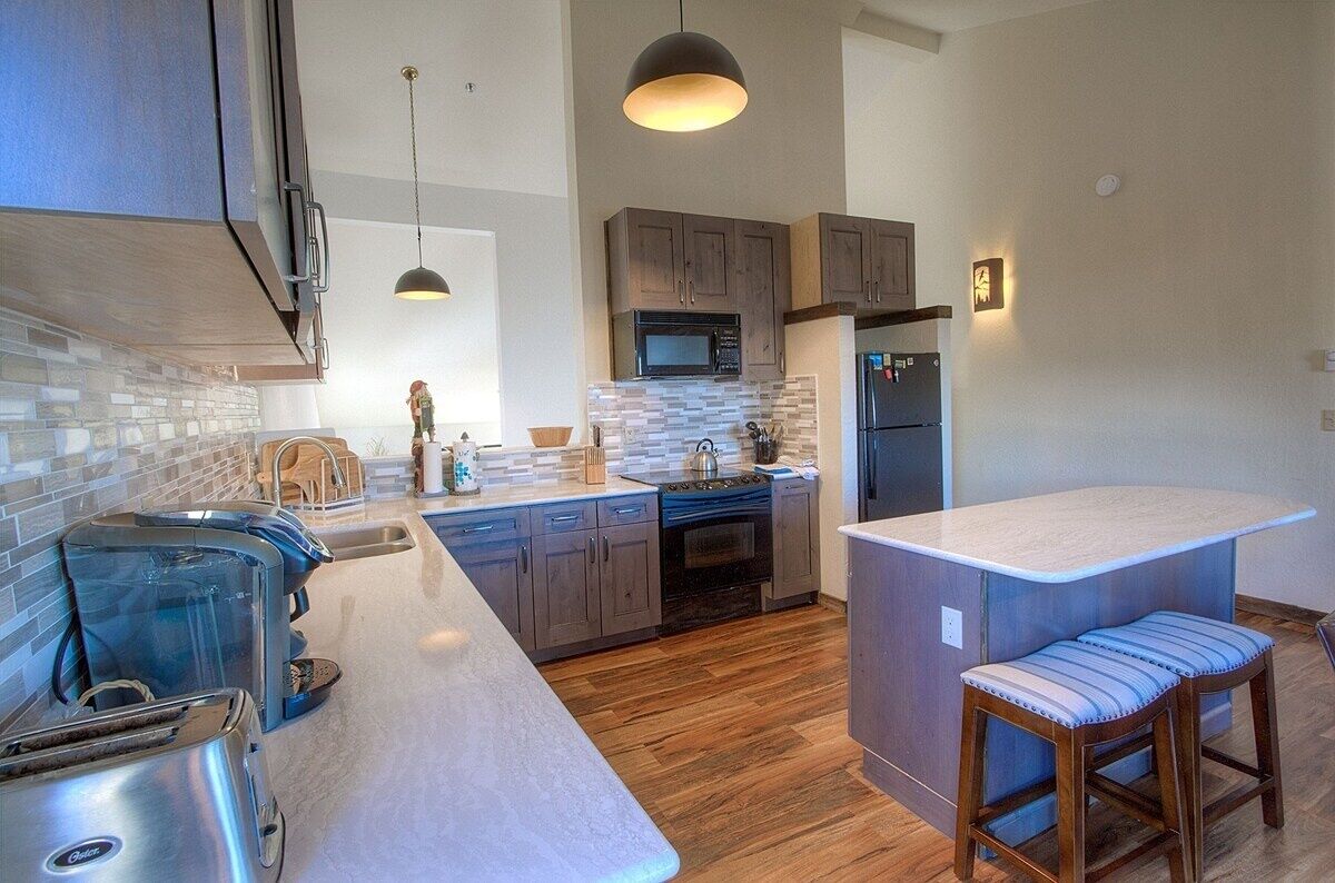 Condo, 3 phòng ngủ | Bếp riêng | Tủ lạnh, dụng cụ pha cà phê/trà, lò nướng bánh mì 