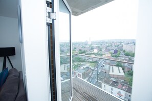 Interior - Highview 2-bed Apartment in London (London)