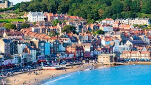 A coastal town with historic buildings, a beach, and a castle on a hill. - Pine Boutique Lodge With hot tub for Couples & dog (York)