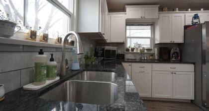 Cozy Cottage next to MSU Texas, centrally located!