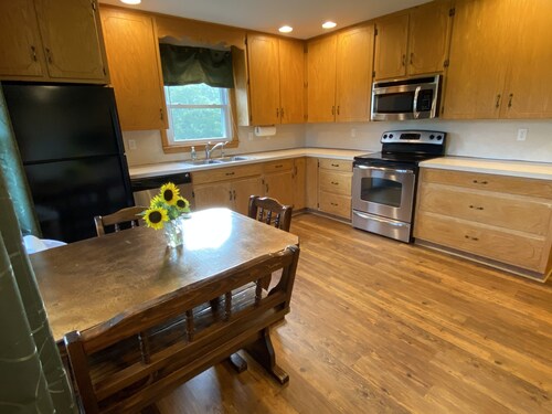 The Hinton House: Quaint 1 BD in the country!