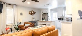 Coral Cottage by Park in Med Dst