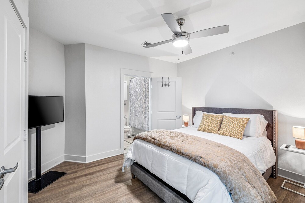 Prime Location No Cleaning Fees, Cozy & Convenient Dallas Vrbo