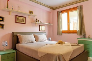 2 bedrooms, desk, iron/ironing board, travel crib