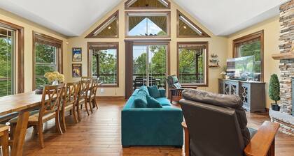 Norris Lakefront Retreat! King Suites, Large private dock, Firepit, Great Views