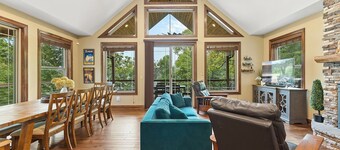 Norris Lakefront Retreat! King Suites, Large private dock, Firepit, Great Views