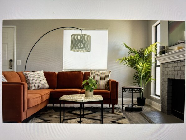 Living area - Experience Las Vegas as a local-15mins from the Strip (Henderson)