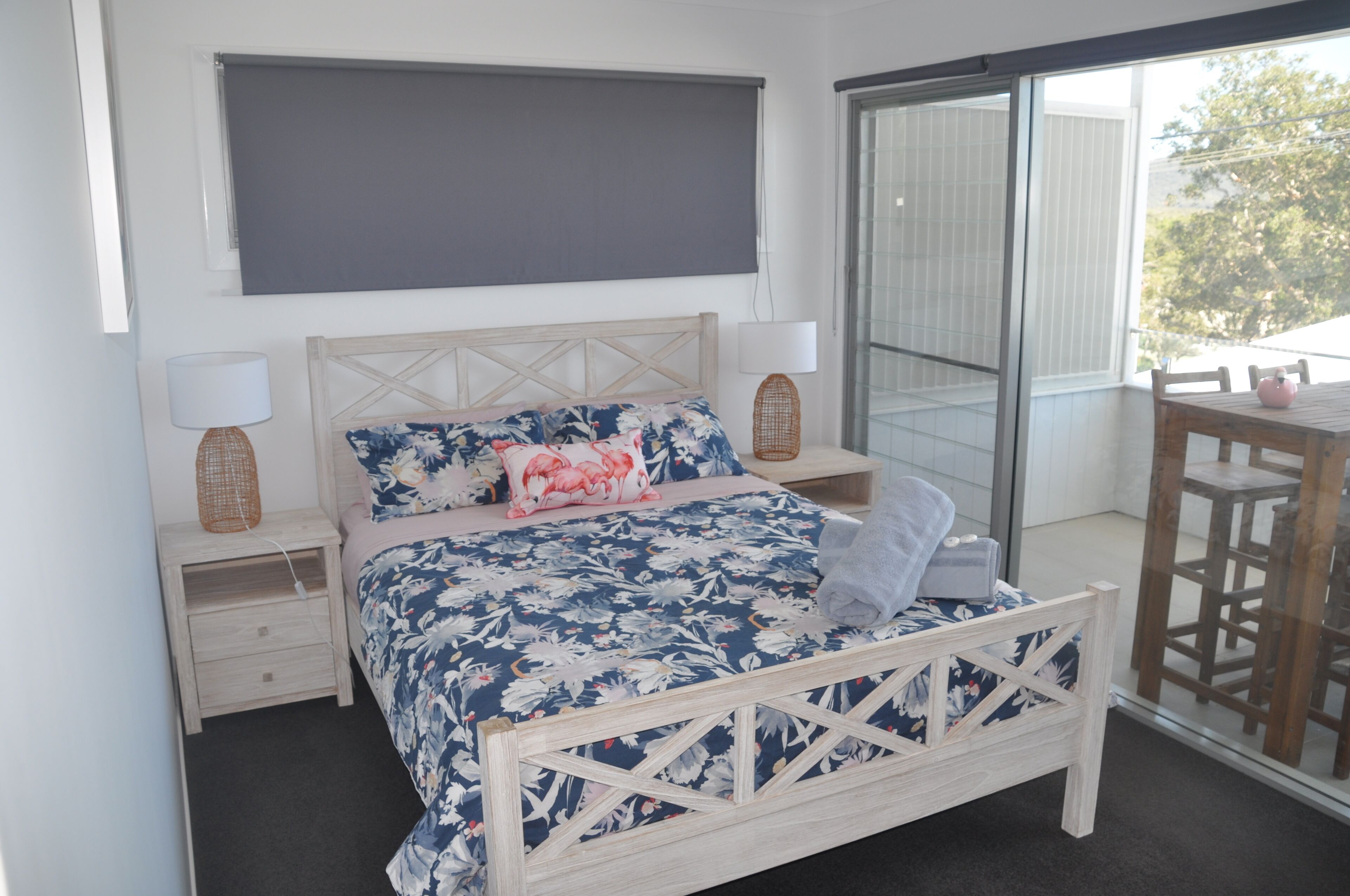 3 bedrooms, desk, WiFi, bed sheets