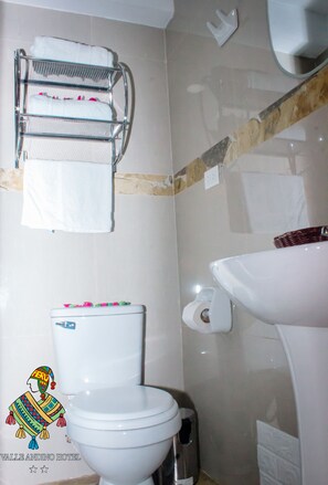 Articles de toilette gratuits, serviettes fournies, savon, shampoing