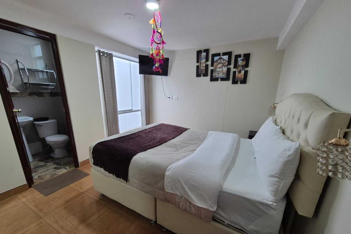 Classic Double Room | Peralatan tempat tidur premium, gebar bulu kapas, tilam berlapik, meja