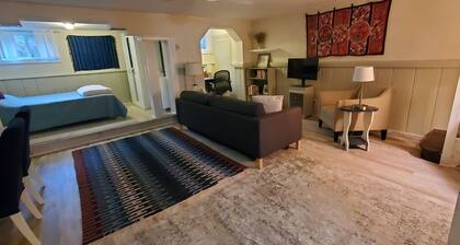 Charming, quiet, and 10 min walk to zoo, Metro, and restaurants