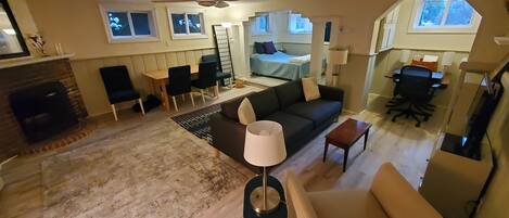 Smart TV, fireplace, books, offices