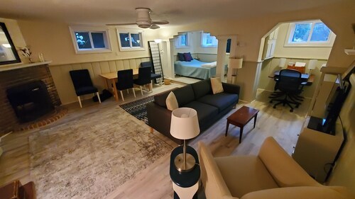 Charming, quiet, and 10 min walk to zoo, Metro, and restaurants