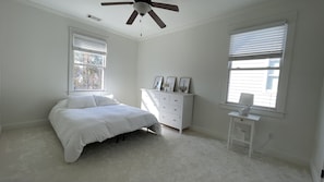 5 bedrooms, WiFi, bed sheets