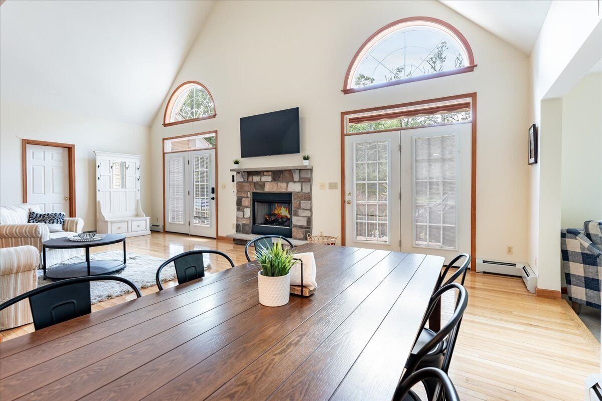 Apres Ski Family Style Open Concept Mountain Home