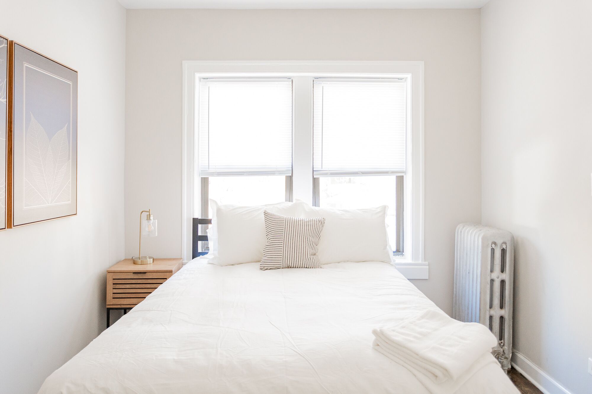 2 slaapkamers, een bureau, een strijkplank/strijkijzer, gratis wifi