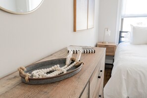 2 bedrooms, desk, iron/ironing board, free WiFi - Lovely|Cozy|Homey|2 Bed|1 Bath| (Chicago)